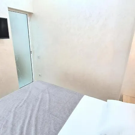 Aparthotel Apartment Ул Кърниградска